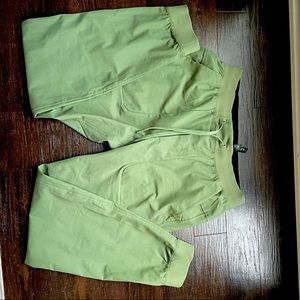 Mens jogger pants in moss green. Size Large
